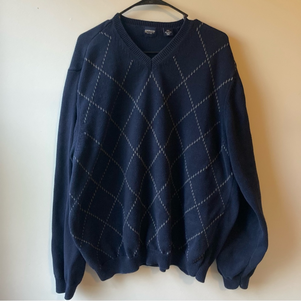 Navy Blue V-neck Sweater with Diamond Pattern
